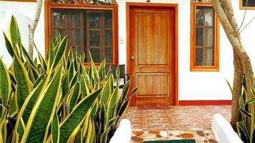 Habitación estándar doble, 1 habitación, en la zona del jardín | 1 dormitorio, caja fuerte, cunas gratuitas y wifi gratis