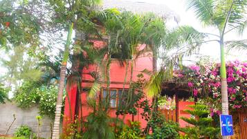 Fachada de la propiedad