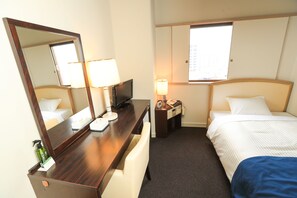 In-room safe, desk, free WiFi