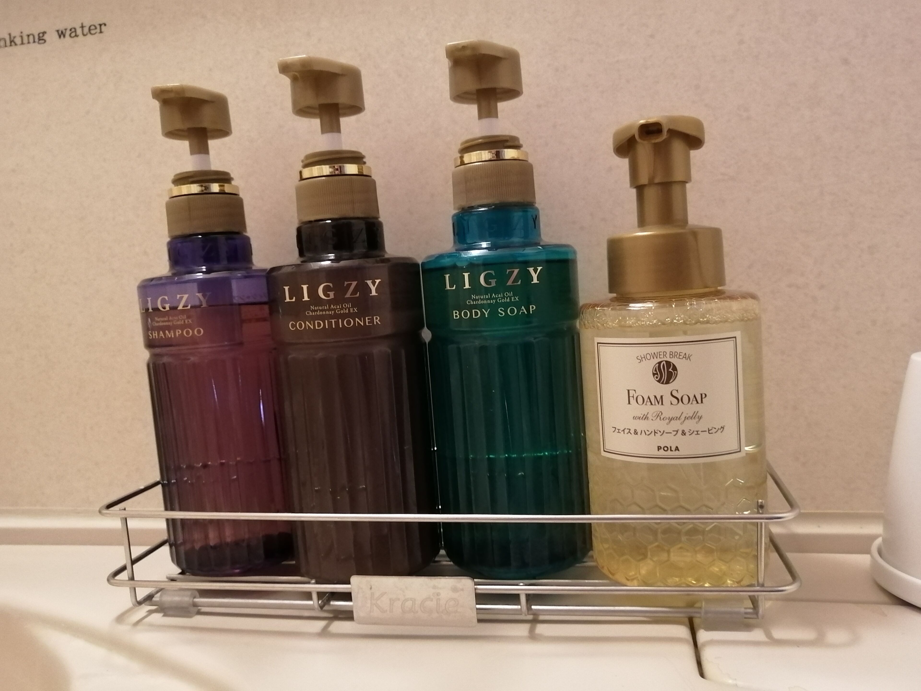 combined shower/bathtub, deep-soaking bathtub, free toiletries