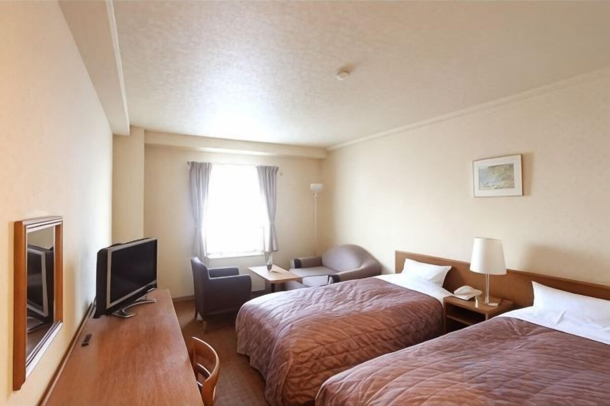 Desk, blackout drapes, WiFi (free), bed sheets
