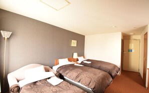 Desk, blackout curtains, free WiFi, bed sheets - Chitose Airport Hotel (Chitose)