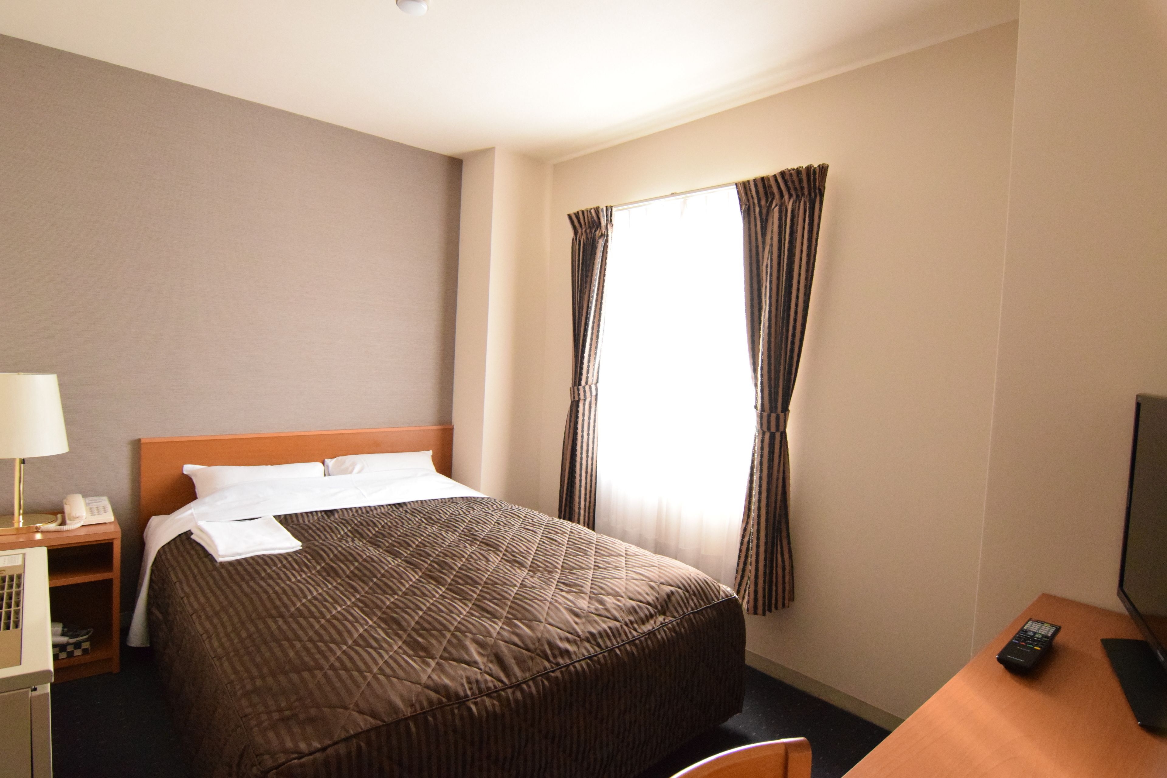 desk, blackout curtains, free wifi, bed sheets