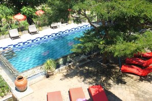 Outdoor pool, open 8:00 AM to 9:00 PM, pool umbrellas, pool loungers - Villa Anjing 2 (Nusa Dua)