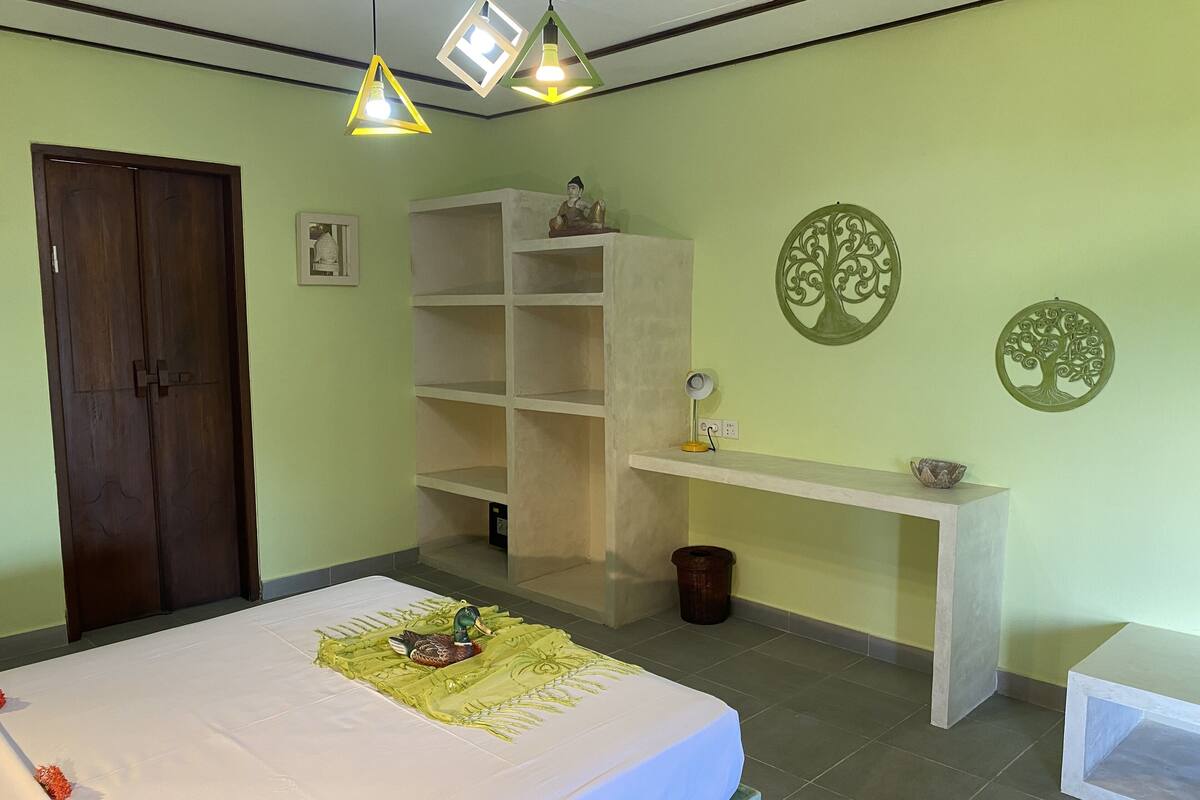 1 bedroom, premium bedding, in-room safe, desk