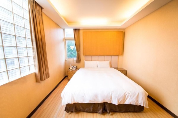 Deluxe Room | Desk, WiFi (free), bed sheets