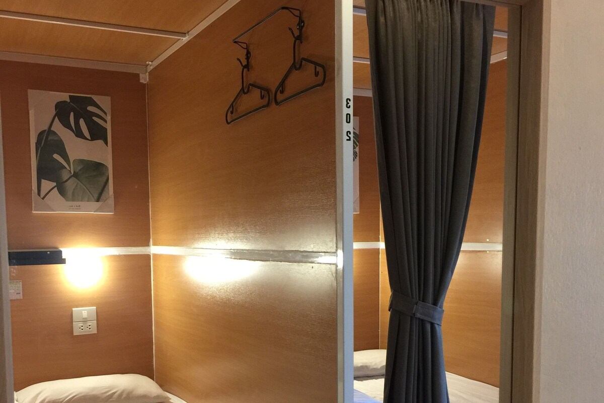 In-room safe, WiFi (free), bed sheets