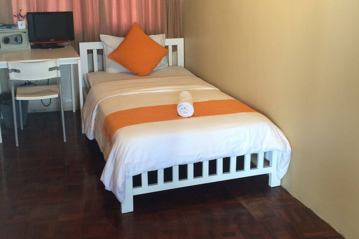 Standard Single Room | In-room safe, WiFi (free), bed sheets