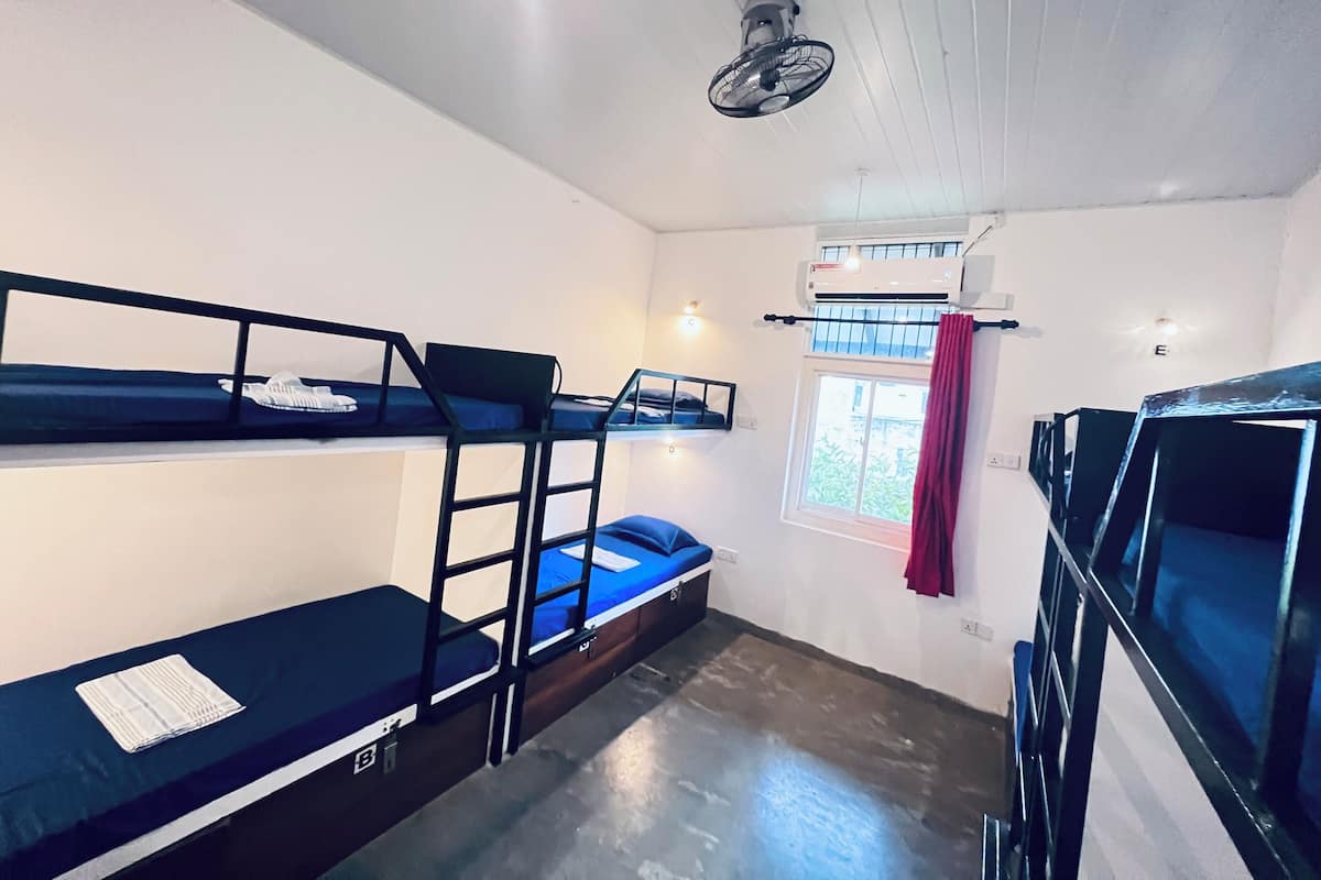 Dormitorio compartido Confort, dormitorio mixto | Tabla de planchar con plancha, wifi gratis, ropa de cama