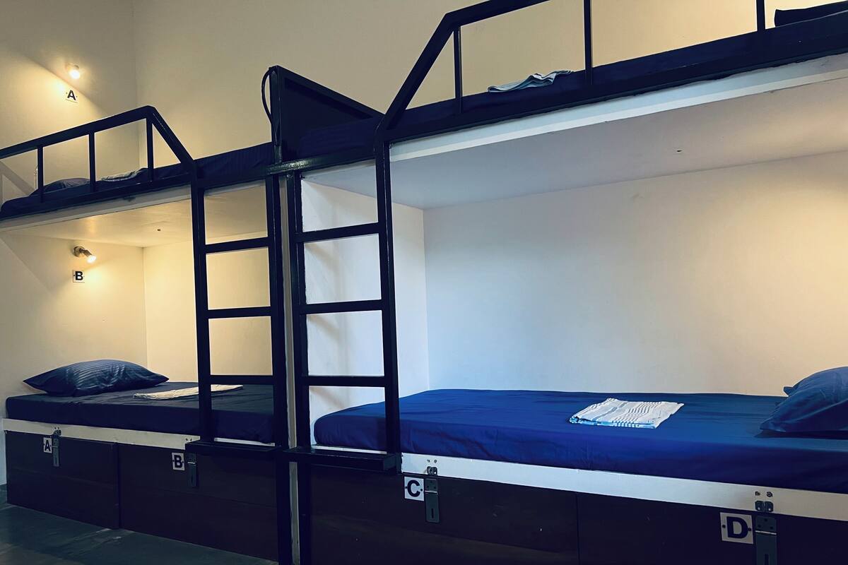 Iron/ironing board, WiFi (free), bed sheets
