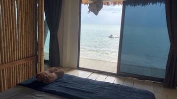 Deluxe Bungalow, 1 King Bed, Ocean View | Free WiFi