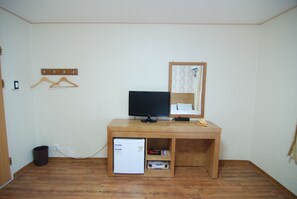 Standard Twin Room | Free WiFi - Hotel New World (Jeju City)