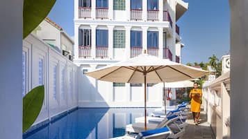 Outdoor pool, pool loungers