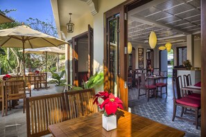 Breakfast, lunch, dinner served; international cuisine  - Cozy Hoian Boutique Villas (Da Nang)