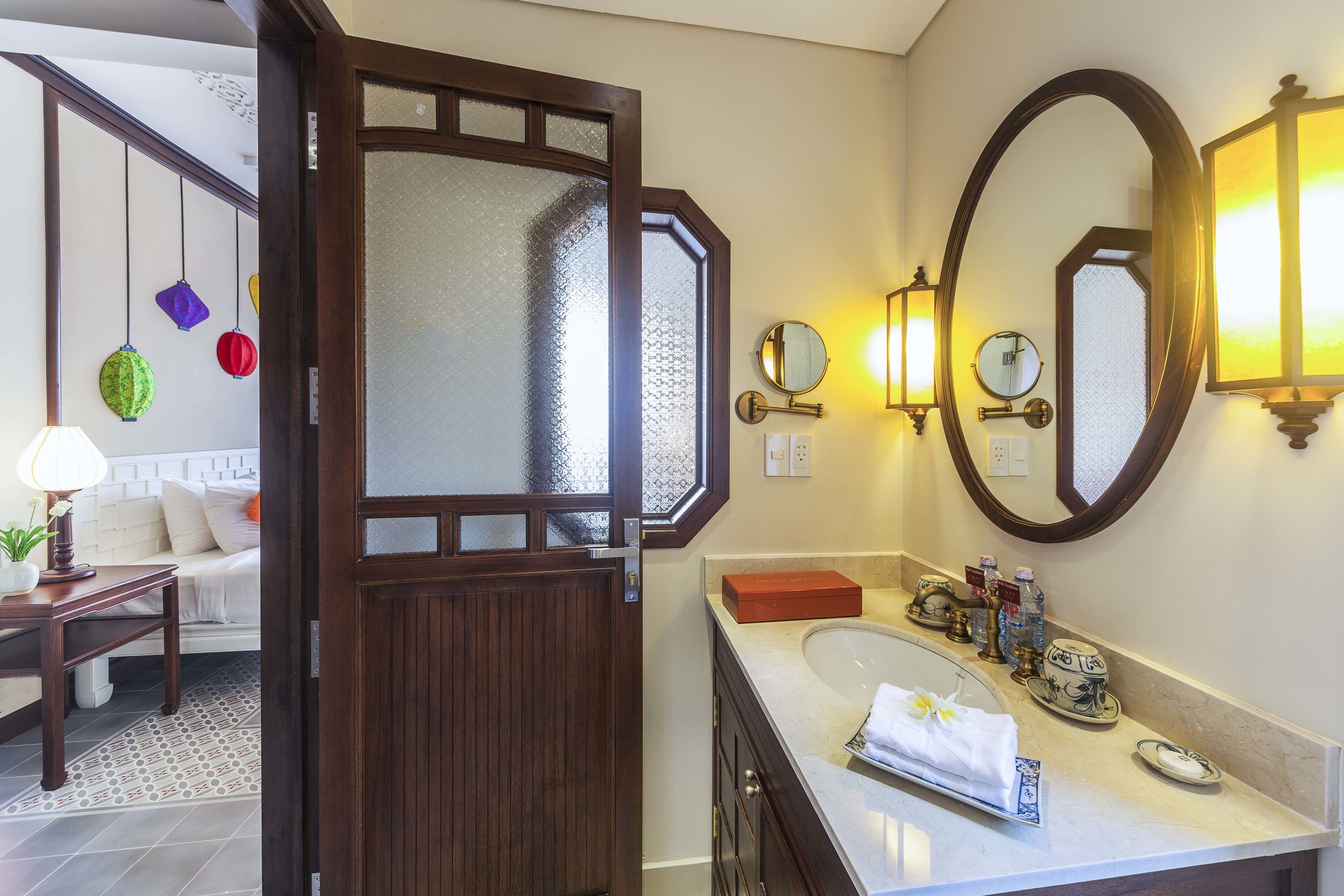 sunset cove | bathroom | free toiletries, hair dryer, bathrobes, slippers