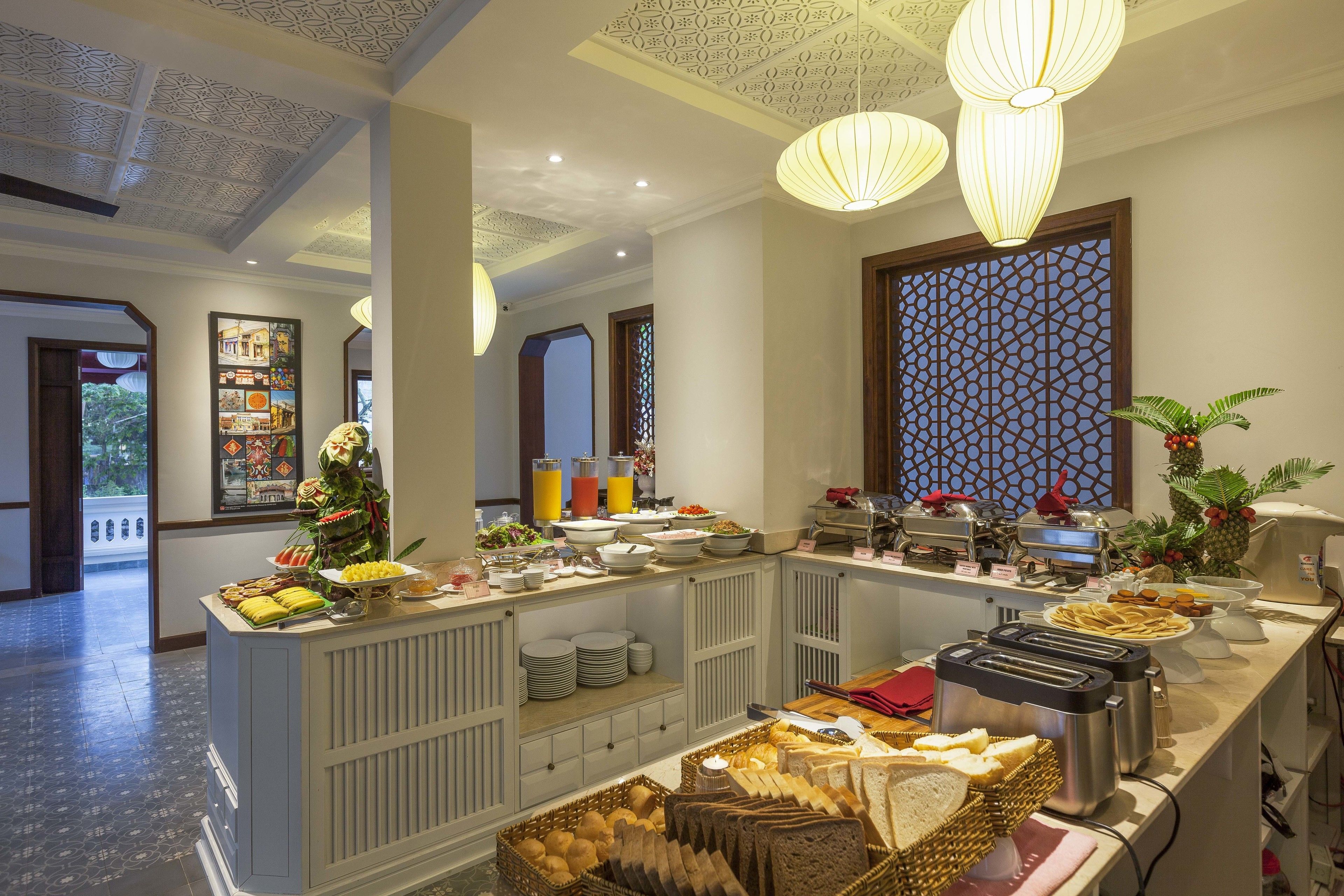 daily full breakfast (vnd 160000 per person)