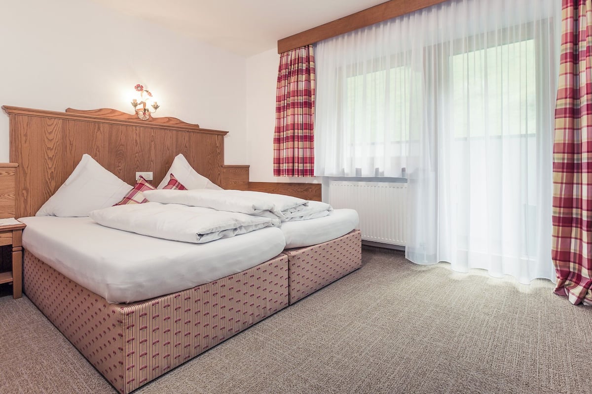 In-room safe, desk, soundproofing, free WiFi