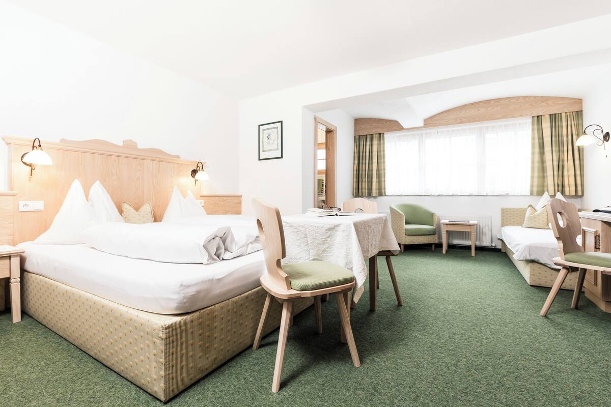 In-room safe, desk, soundproofing, free WiFi