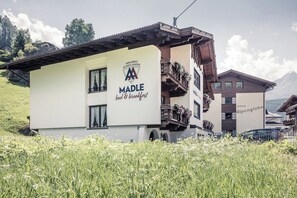 Front of property - Madle - Bed & Breakfast (Soelden)