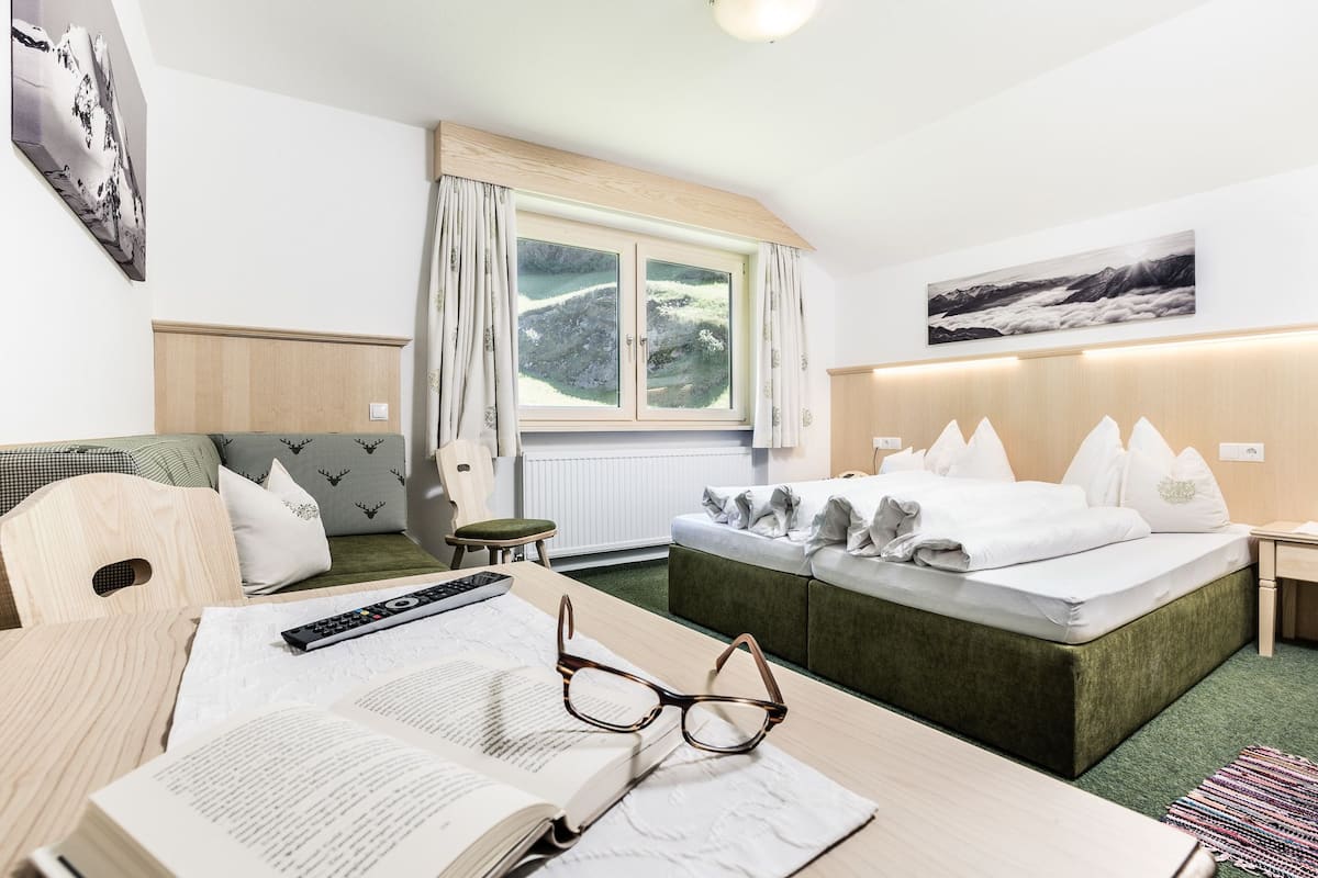 In-room safe, desk, soundproofing, free WiFi