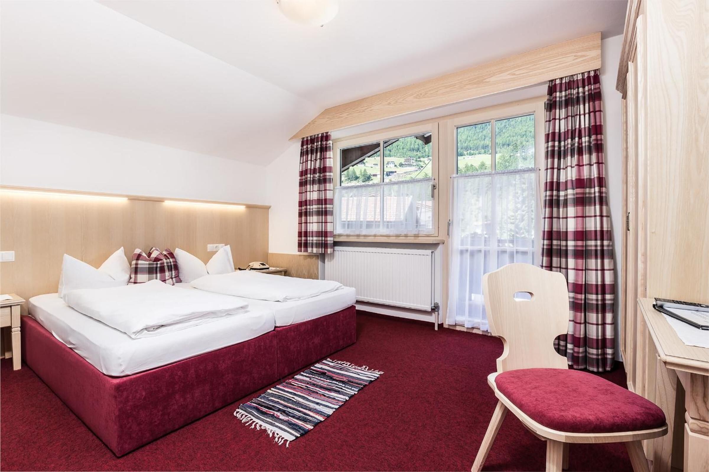 in-room safe, desk, soundproofing, free wifi