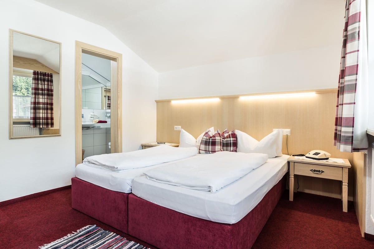 standard double room | in-room safe, desk, soundproofing, free wifi