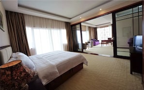 Suite, Ocean View | In-room safe, desk, blackout drapes, free WiFi - Hotel Boulevard (Libreville)
