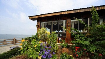 Se sirven desayunos, almuerzos y cenas; cocina internacional