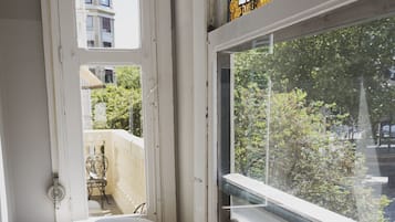 Habitación doble, baño compartido | Cortinas opacas y wifi gratis