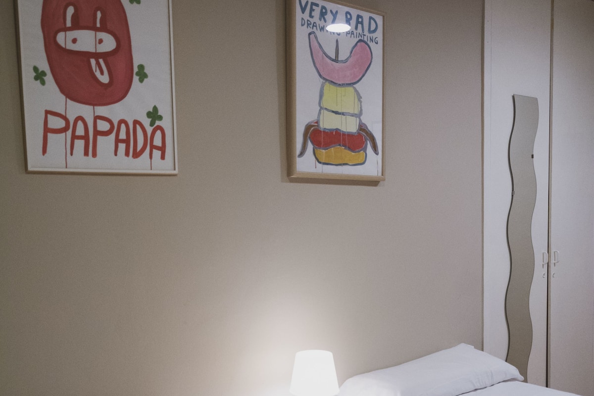 Twin Room (Interior)