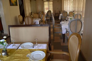 Breakfast, lunch, dinner served; local cuisine