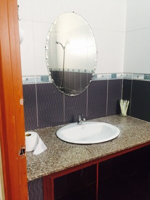 Family Room | Sinki Bilik Mandi