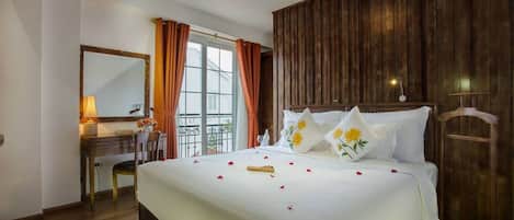 Minibar, safe på rommet, individuelt dekorert og blendingsgardiner