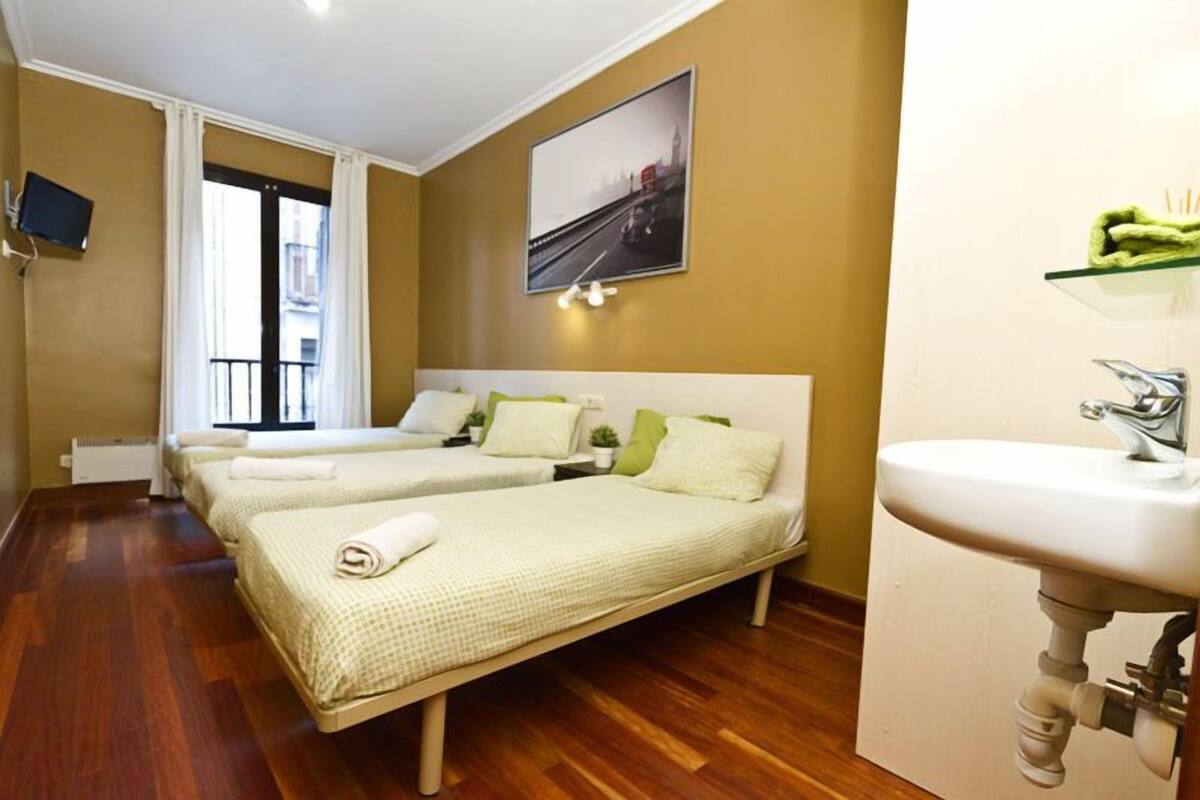 Dreibettzimmer, Gemeinschaftsbad