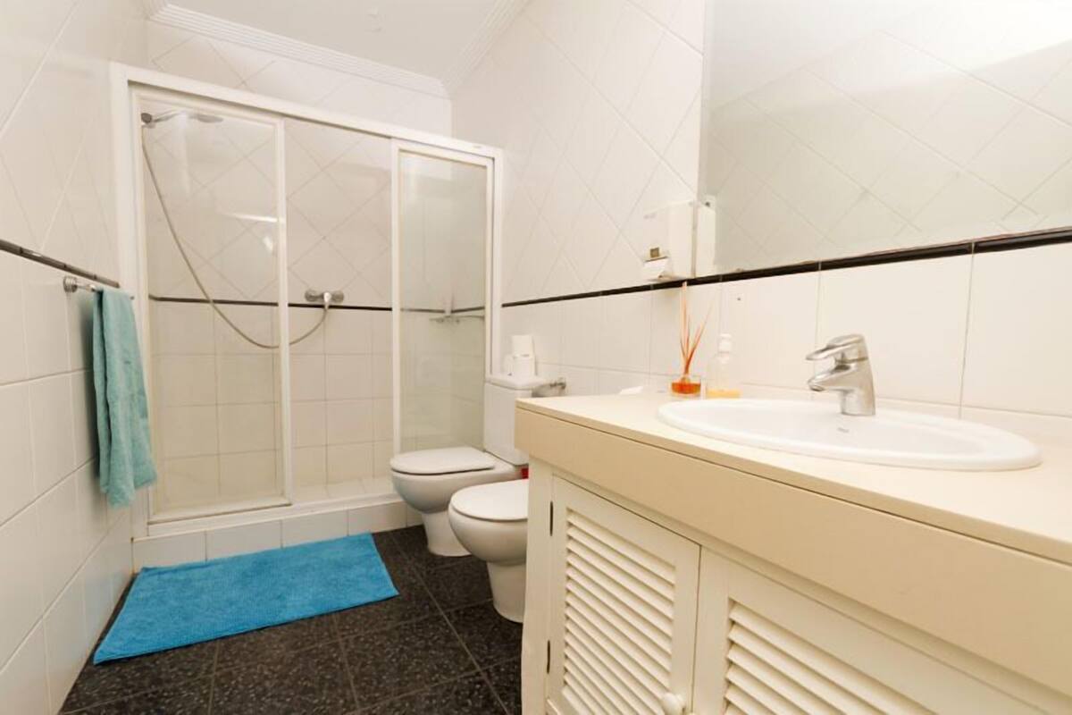 Gemeinsamer Schlafsaal, Gemeinschaftsbad | Badezimmer