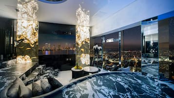 Dubai Apartment with a hot tub and sauna | 1 habitación, ropa de cama de alta calidad y decoración personalizada