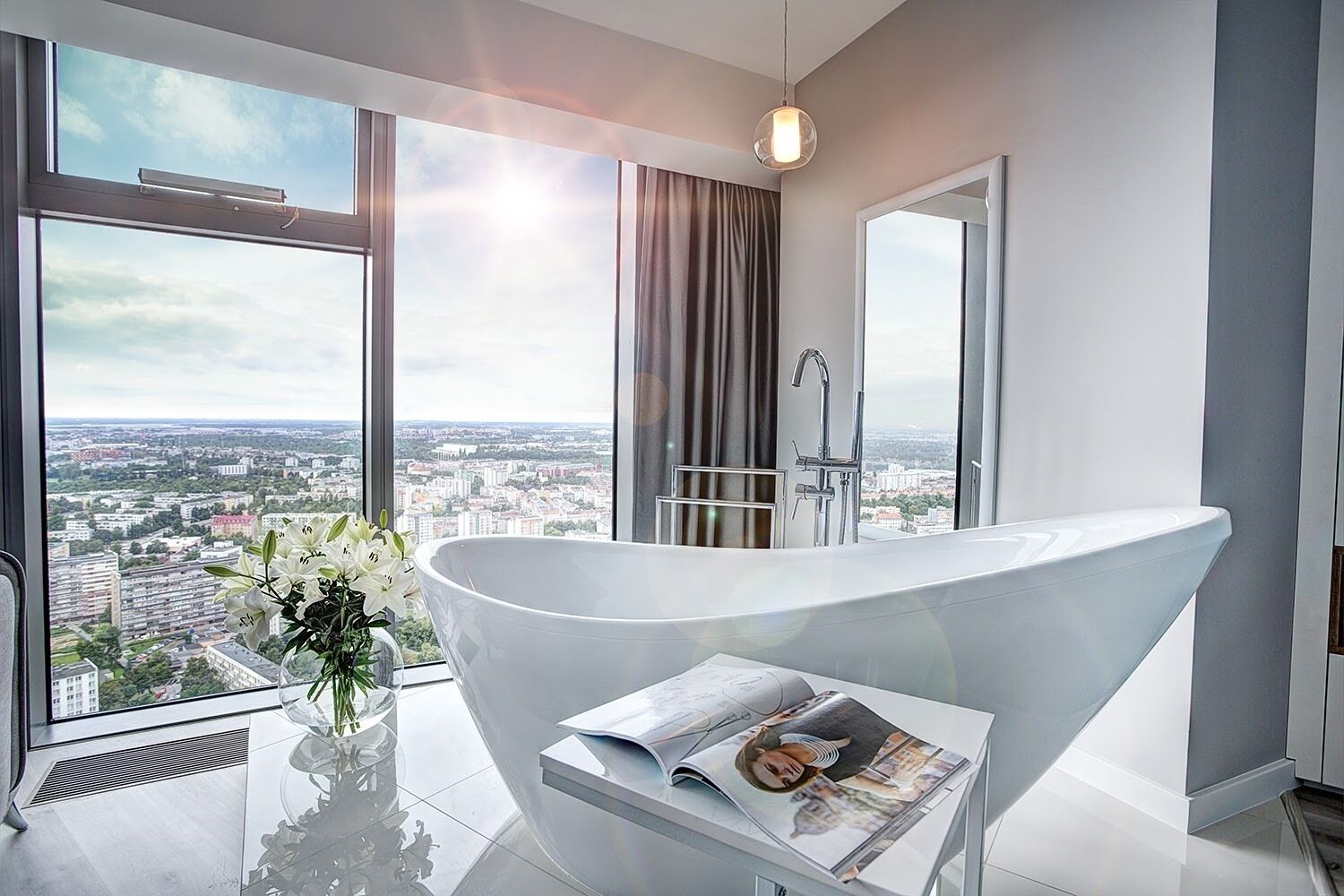 Apartments in Sky Tower with Bathtub near the window in Breslau
