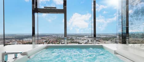 Deluxe Apartment, Hot Tub | Living area