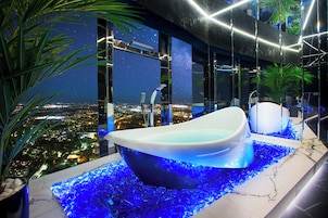 41 Floor "Yacht" Apartment with Bathtub | 1 bedroom, premium bedding, individually decorated