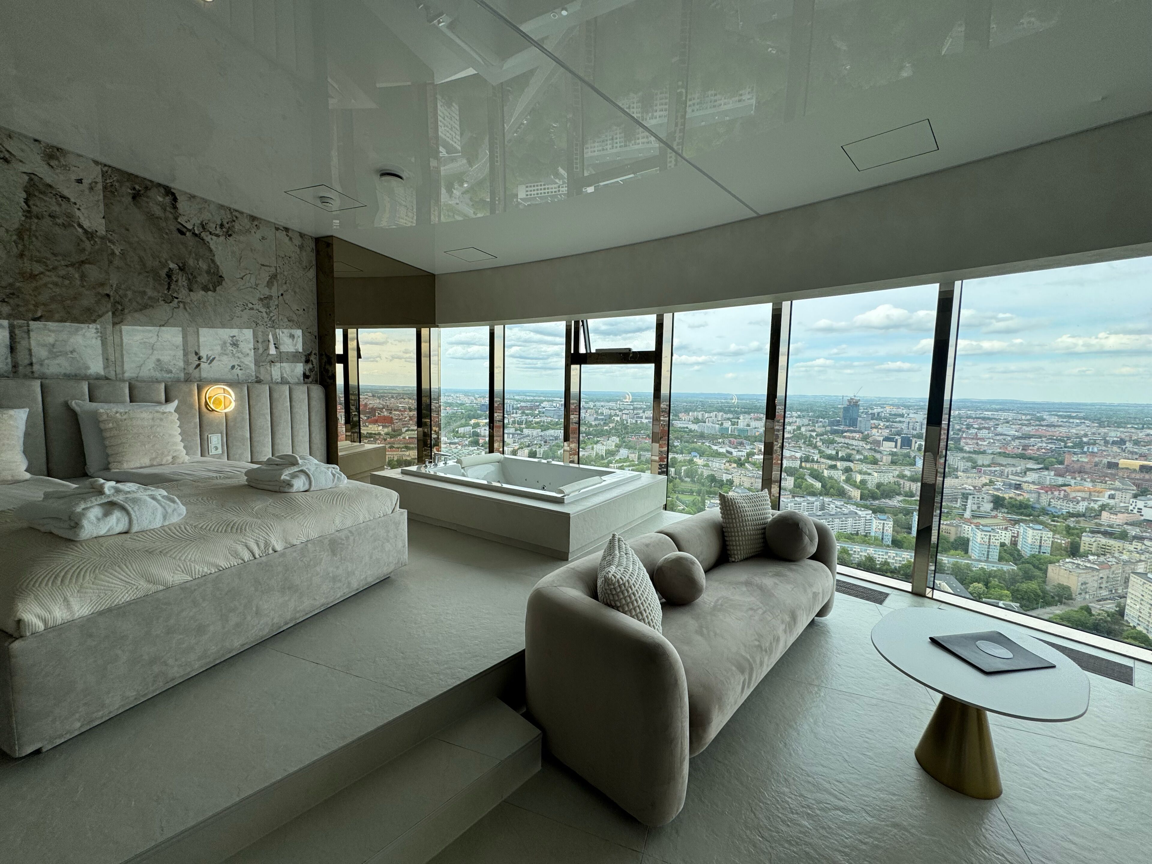 Elite Studio Suite, Hot Tub, City View | 1 bedroom, premium bedding, individually decorated