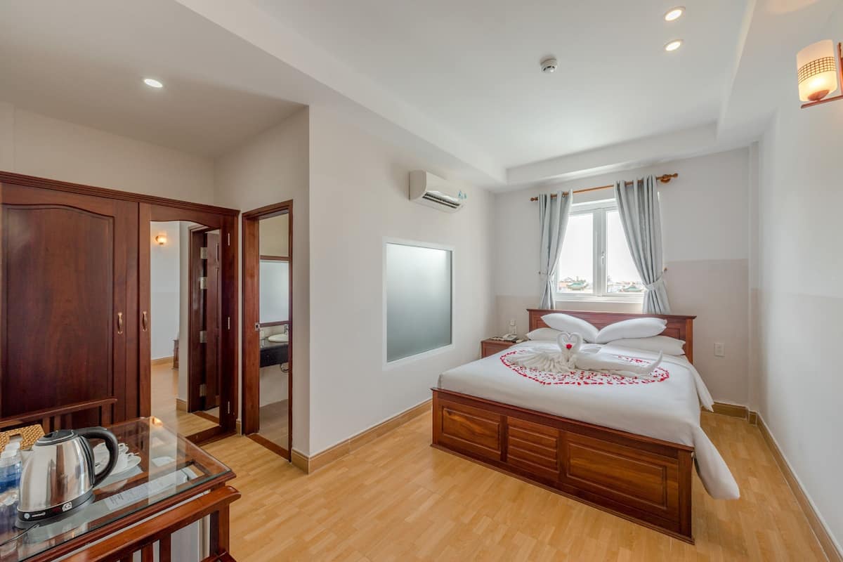 Deluxe Double or Twin Room | Premium bedding, minibar, in-room safe, desk