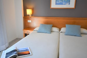Double Room, Balcony - Hostal Mallorca (Sant Antoni de Portmany)