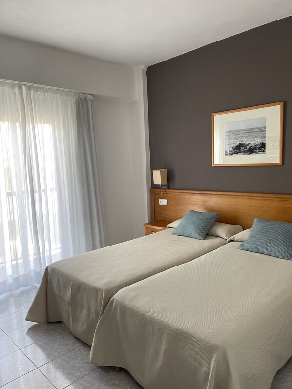 Doppelzimmer, Balkon | Zimmersafe, Schreibtisch, laptopgeeigneter Arbeitsplatz