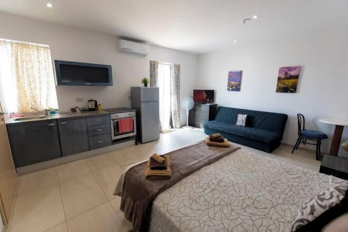 1 bedroom, in-room safe, desk, blackout curtains