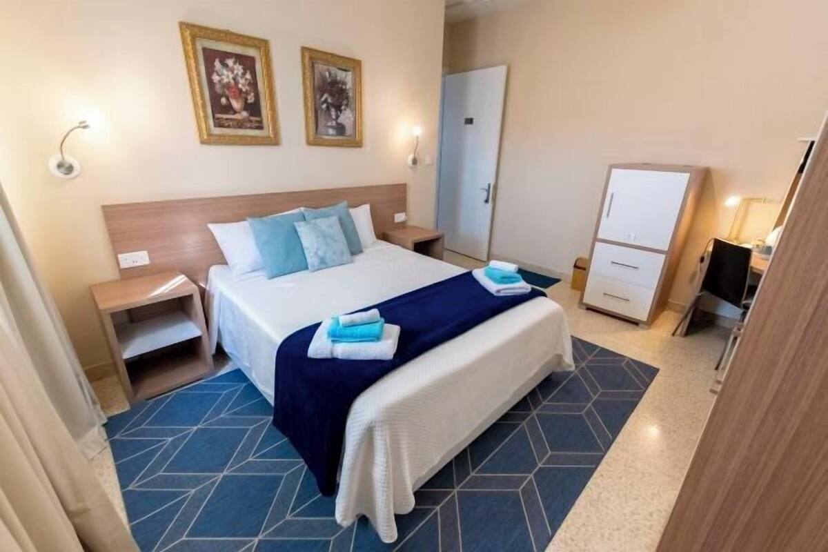 1 bedroom, in-room safe, desk, blackout curtains