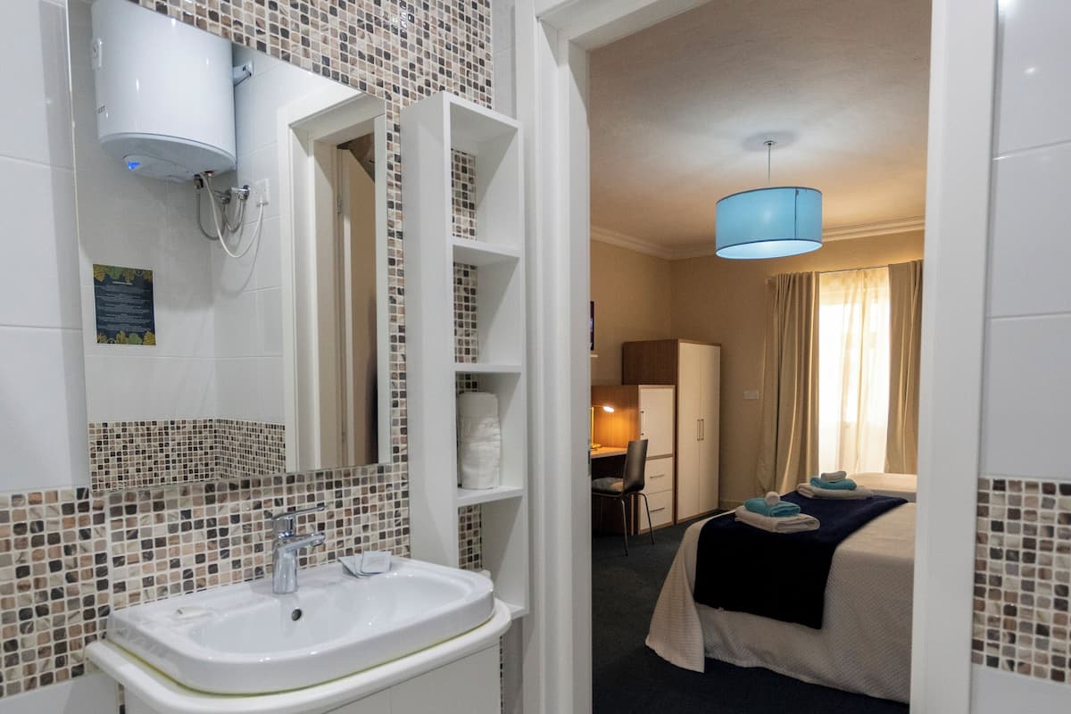 triple room, balcony | bathroom | free toiletries, hair dryer, towels