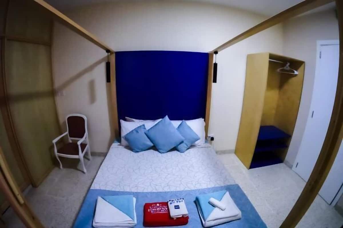 1 bedroom, in-room safe, desk, blackout curtains