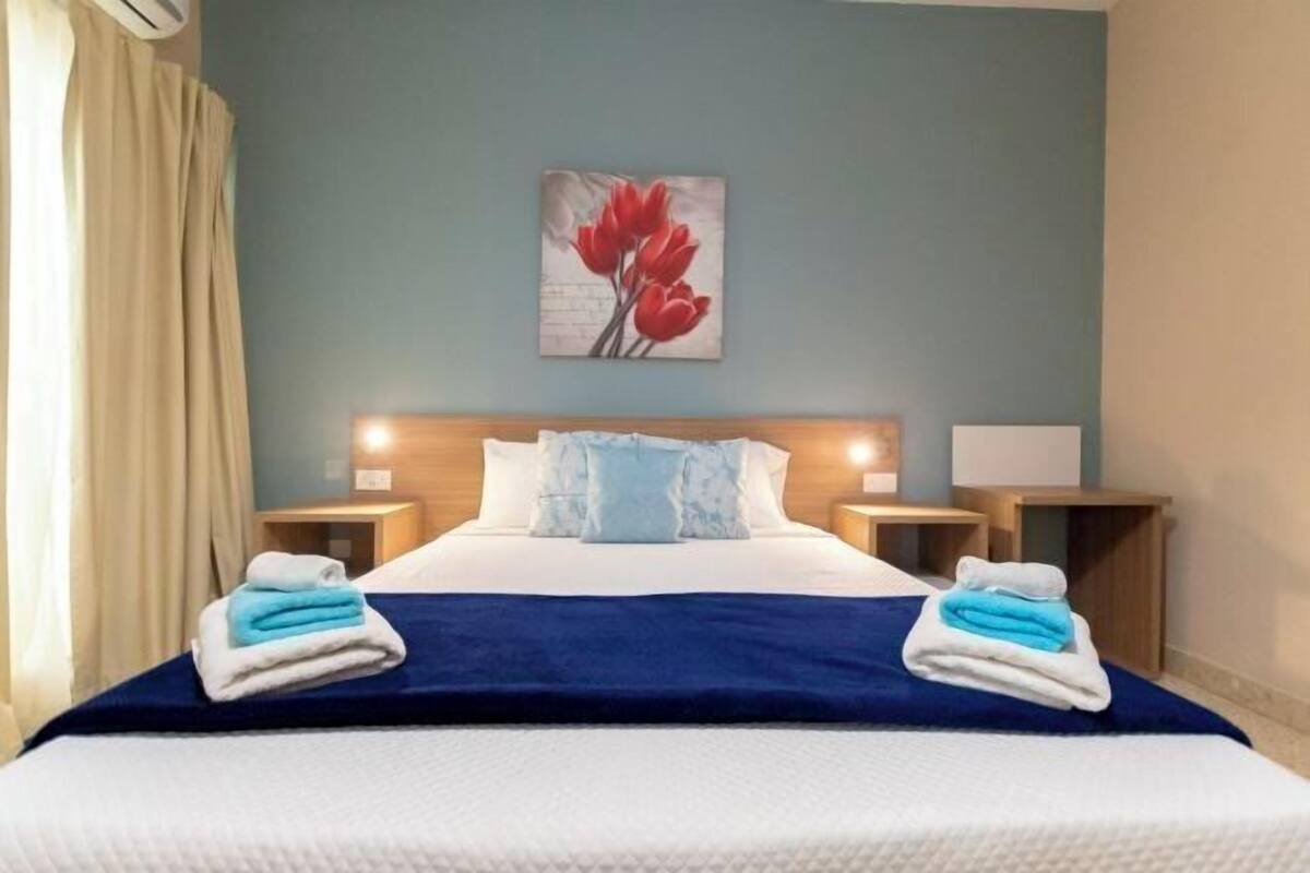 1 bedroom, in-room safe, desk, blackout curtains