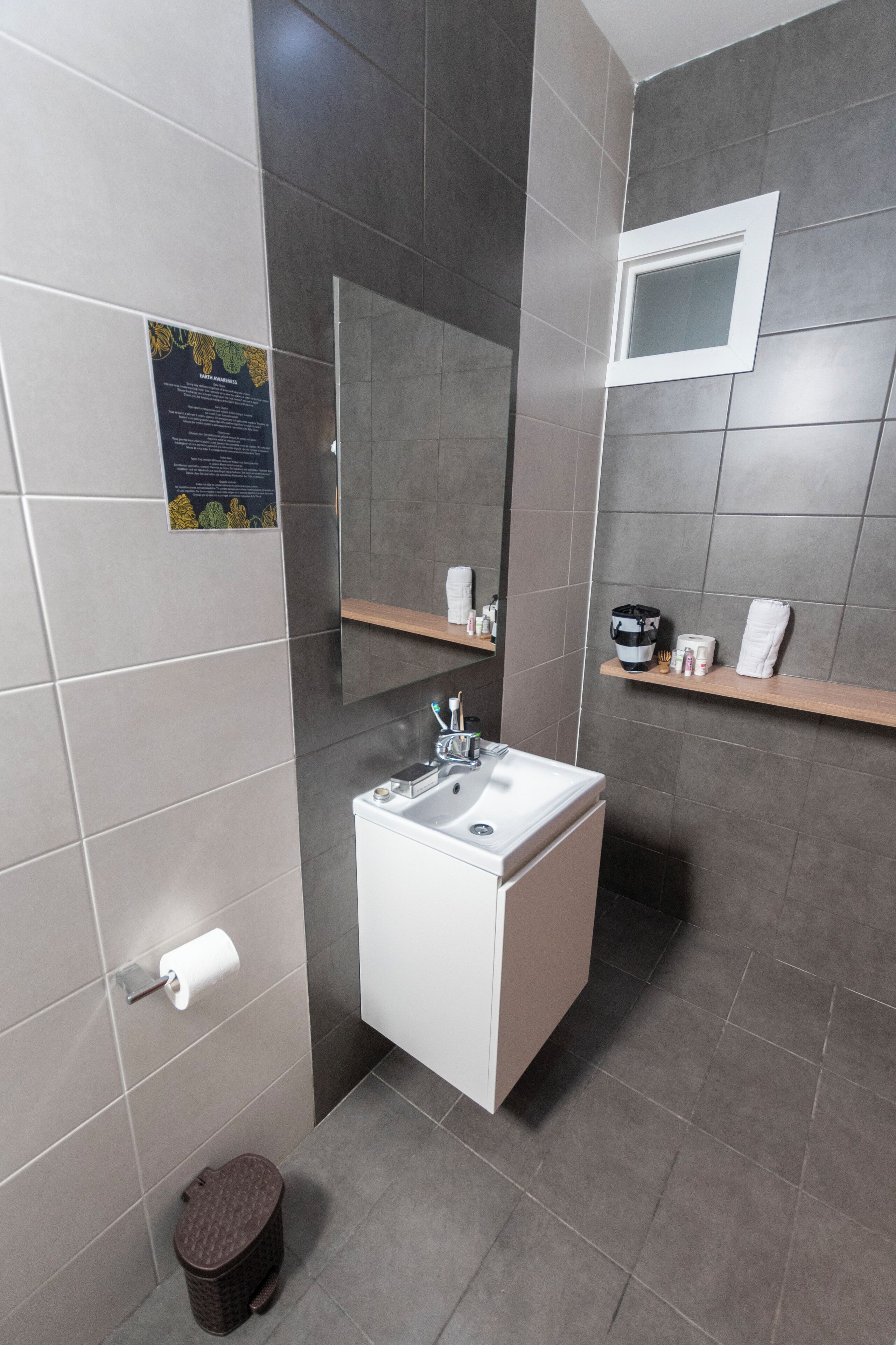 triple room | bathroom | free toiletries, hair dryer, towels