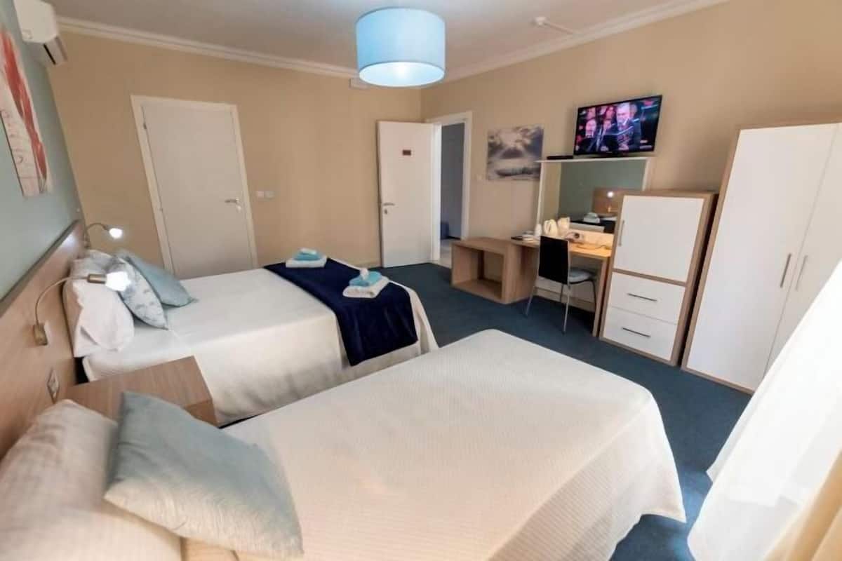 1 bedroom, in-room safe, desk, blackout curtains